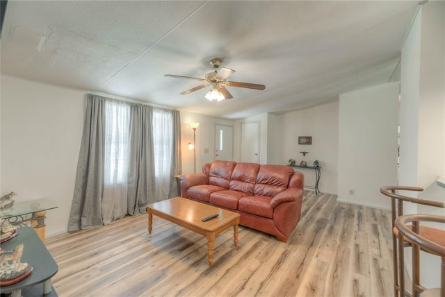 194 Mule Deer Trail, Onalaska, TX 77360