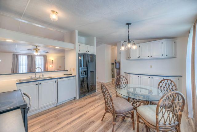 194 Mule Deer Trail, Onalaska, TX 77360