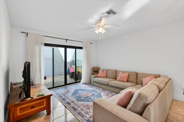 22380 Pineapple Walk Drive, Boca Raton, FL 33433