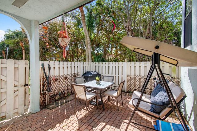 22380 Pineapple Walk Drive, Boca Raton, FL 33433