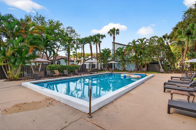 22380 Pineapple Walk Drive, Boca Raton, FL 33433