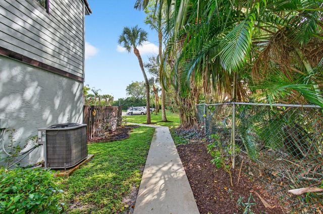 22380 Pineapple Walk Drive, Boca Raton, FL 33433