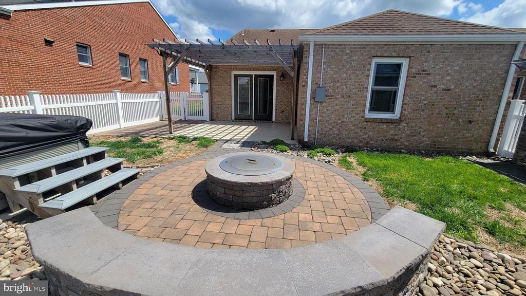 Image 12 of property listing at 1227 GRAND LEGACY DR, Hagerstown, MD 21740