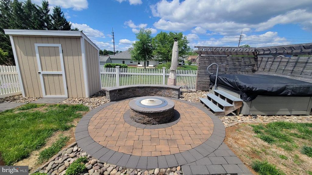 Image 14 of property listing at 1227 GRAND LEGACY DR, Hagerstown, MD 21740