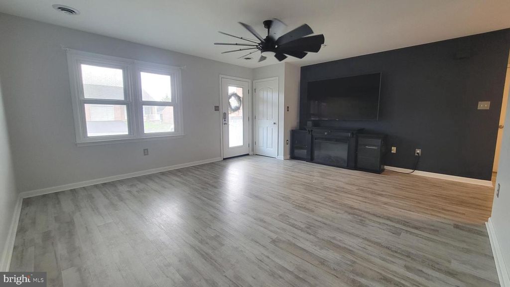 Image 2 of property listing at 1227 GRAND LEGACY DR, Hagerstown, MD 21740