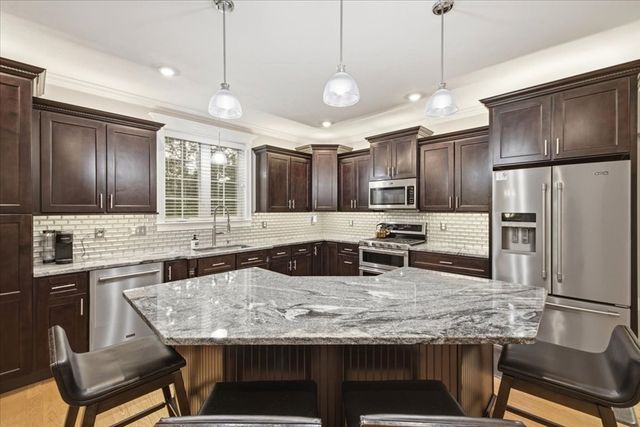 2A Thayer Farm Rd, Attleboro, MA 02703