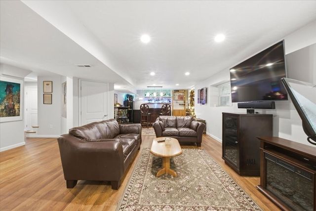 2A Thayer Farm Rd, Attleboro, MA 02703