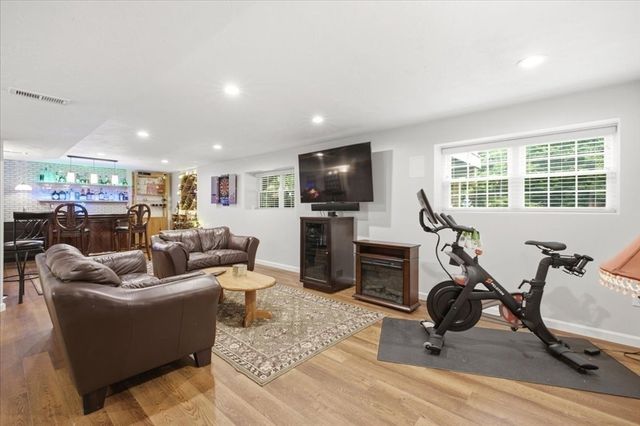 2A Thayer Farm Rd, Attleboro, MA 02703