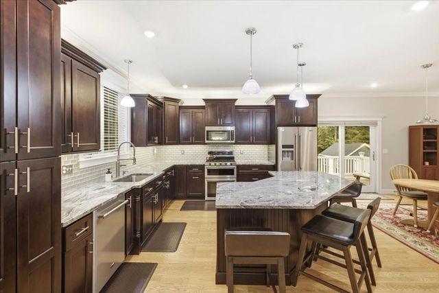 2A Thayer Farm Rd, Attleboro, MA 02703