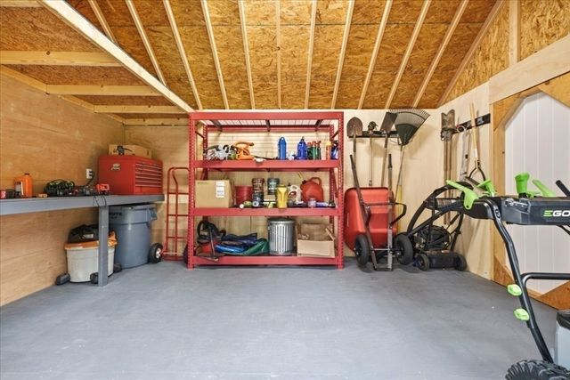 2A Thayer Farm Rd, Attleboro, MA 02703