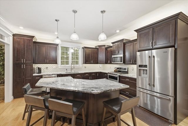 2A Thayer Farm Rd, Attleboro, MA 02703