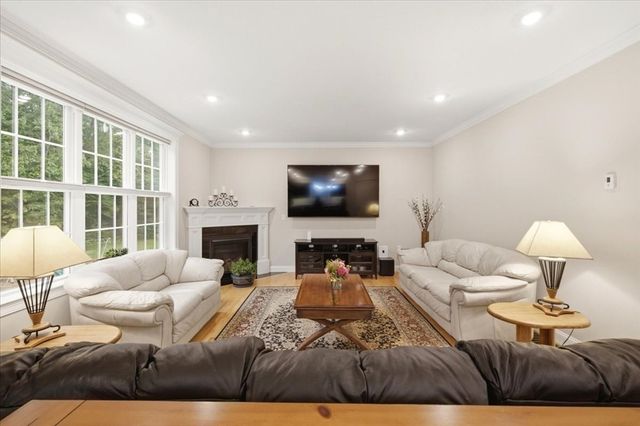 2A Thayer Farm Rd, Attleboro, MA 02703