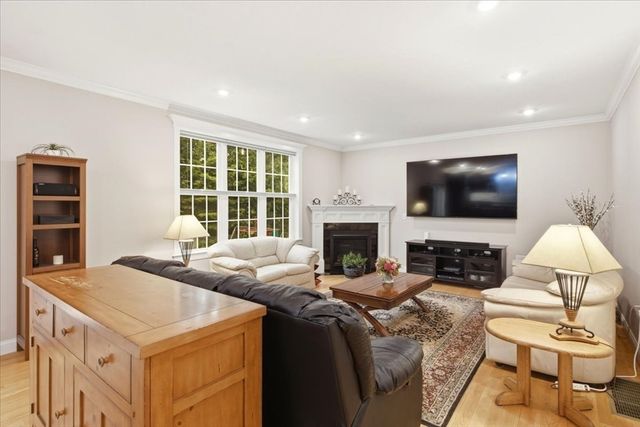 2A Thayer Farm Rd, Attleboro, MA 02703