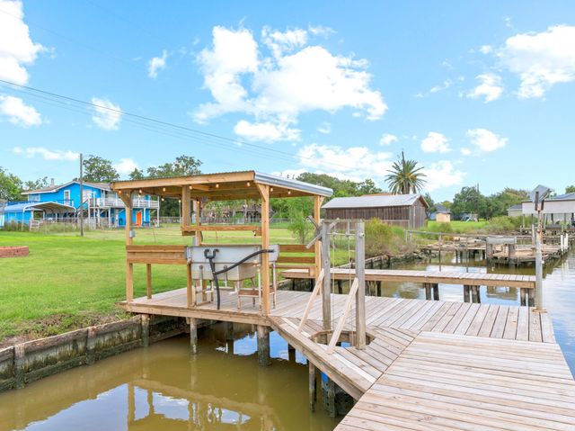 2342 County Road 297, Sargent, TX 77414