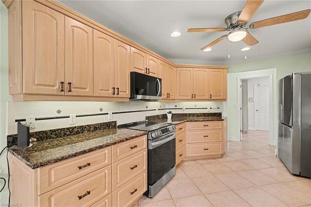 12001 SW Kingsway CIR, Lake Suzy, FL 34269