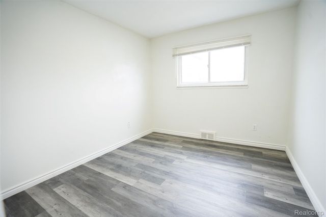 32514 Gainsborough Drive, Warren, MI 48088