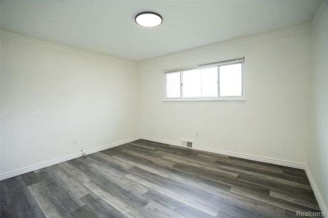 32514 Gainsborough Drive, Warren, MI 48088