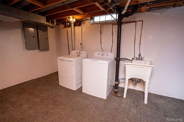32514 Gainsborough Drive, Warren, MI 48088