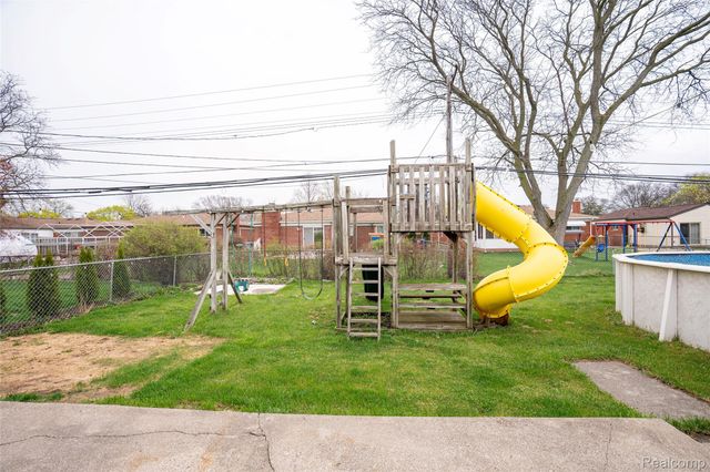 32514 Gainsborough Drive, Warren, MI 48088