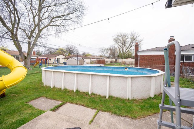 32514 Gainsborough Drive, Warren, MI 48088