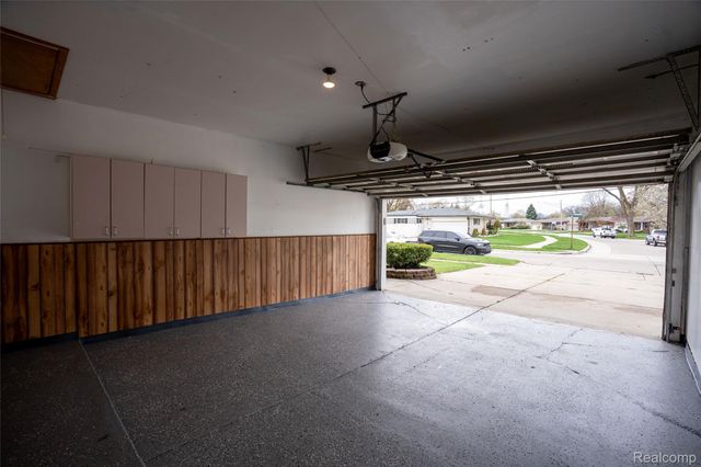 32514 Gainsborough Drive, Warren, MI 48088