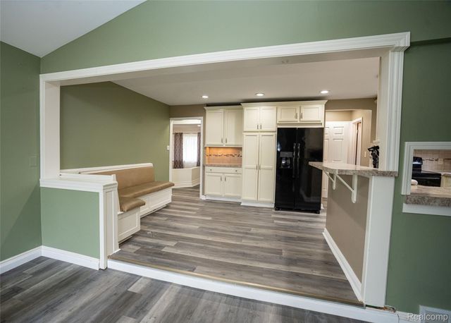 32514 Gainsborough Drive, Warren, MI 48088