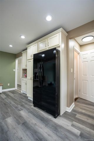 32514 Gainsborough Drive, Warren, MI 48088