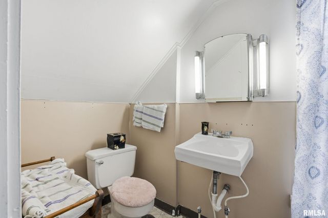 903 17TH Street, Rock Island, IL 61201