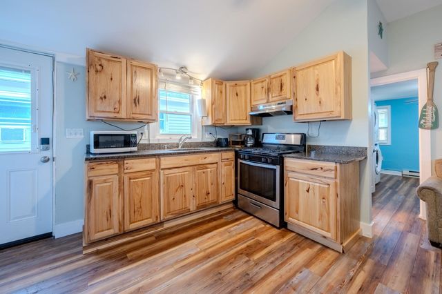 7 Perkins Avenue C, Hampton, NH 03842