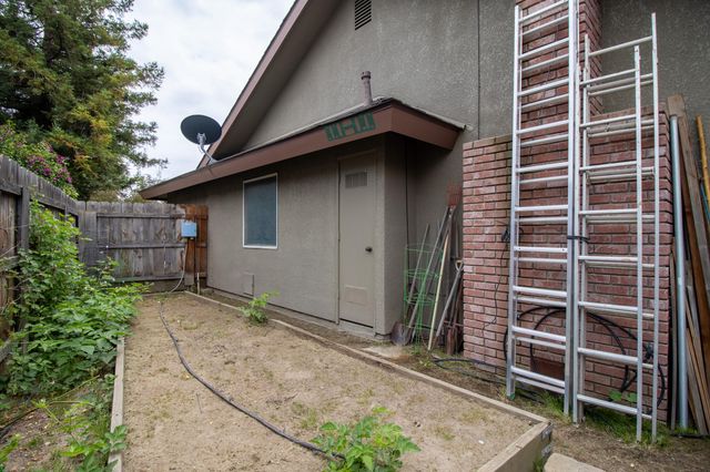 2434 W Kanai Avenue, Porterville, CA 93257