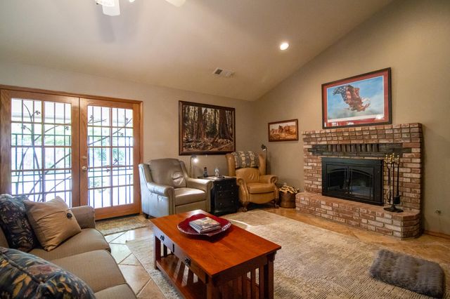2434 W Kanai Avenue, Porterville, CA 93257