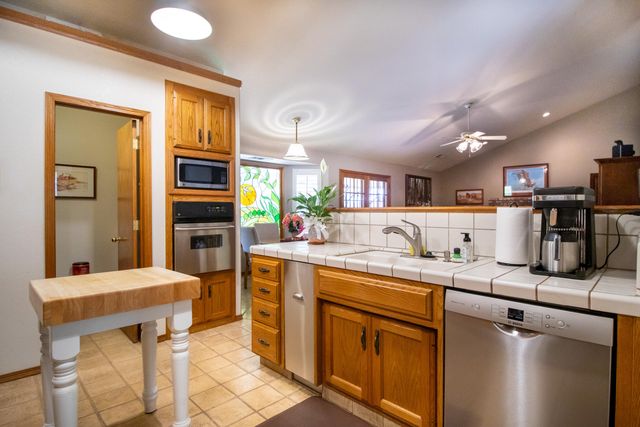 2434 W Kanai Avenue, Porterville, CA 93257