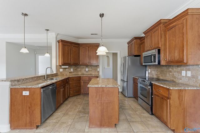 7518 Parktrace Lane SE, Owens Cross Roads, AL 35763