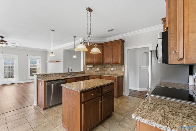 7518 Parktrace Lane SE, Owens Cross Roads, AL 35763