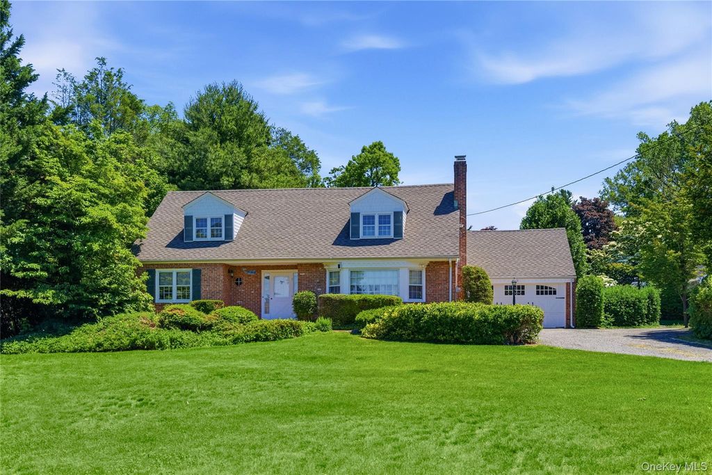 9 Fox Hunt Lane, Cold Spring Harbor, NY 11724