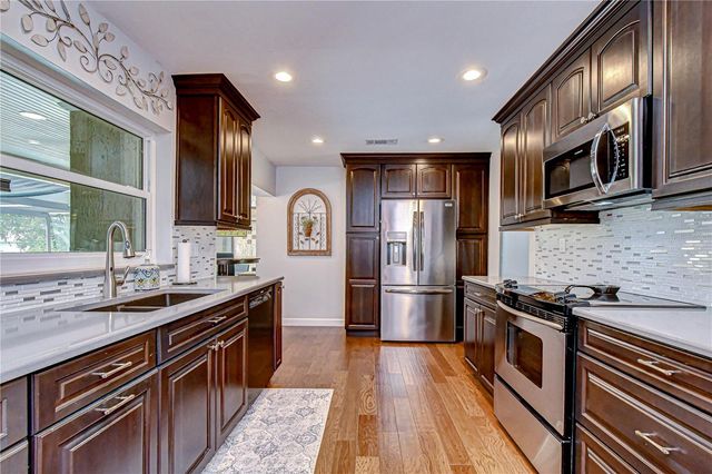 20 FERNBROOK ROAD, Oldsmar, FL 34677