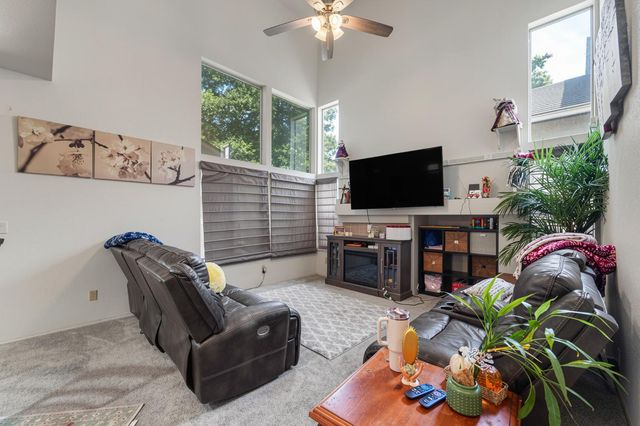 8662 Bluefield Way, Sacramento, CA 95823