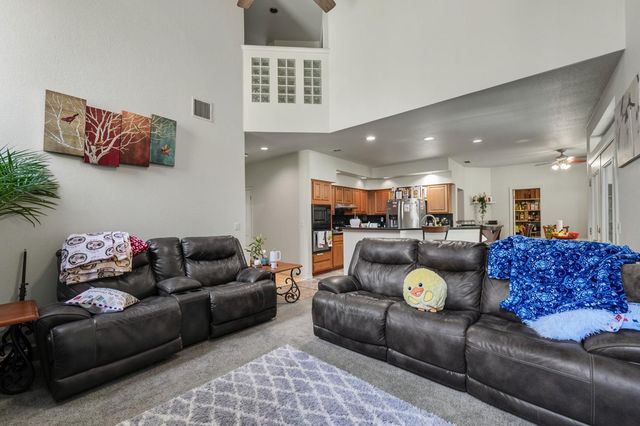 8662 Bluefield Way, Sacramento, CA 95823