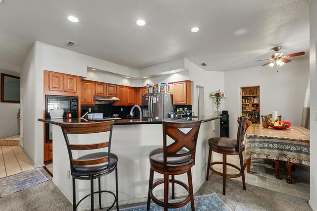 8662 Bluefield Way, Sacramento, CA 95823