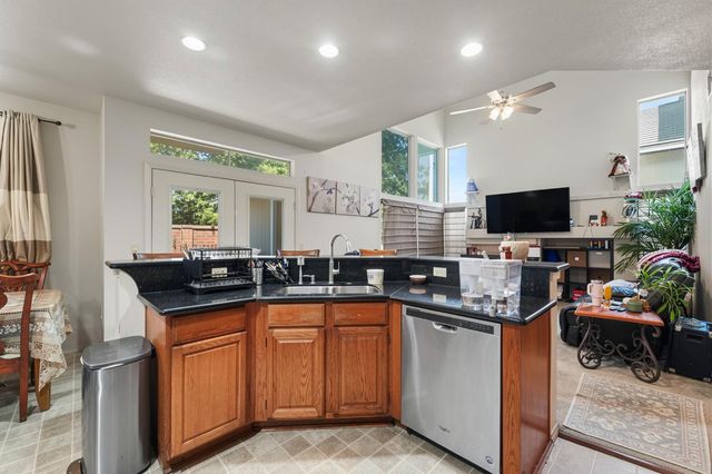 8662 Bluefield Way, Sacramento, CA 95823