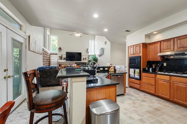 8662 Bluefield Way, Sacramento, CA 95823