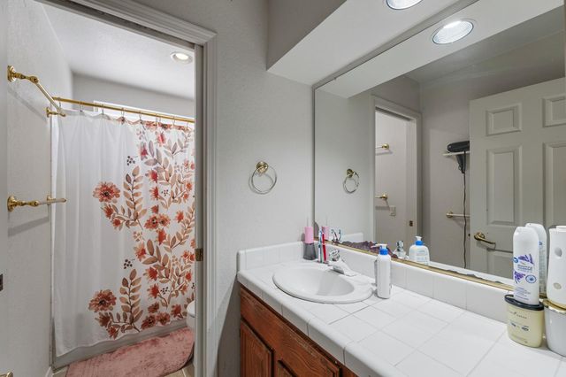 8662 Bluefield Way, Sacramento, CA 95823