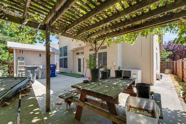 8662 Bluefield Way, Sacramento, CA 95823