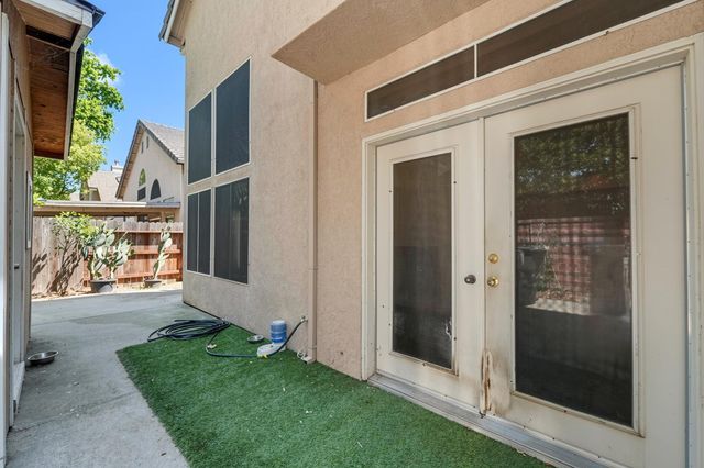 8662 Bluefield Way, Sacramento, CA 95823