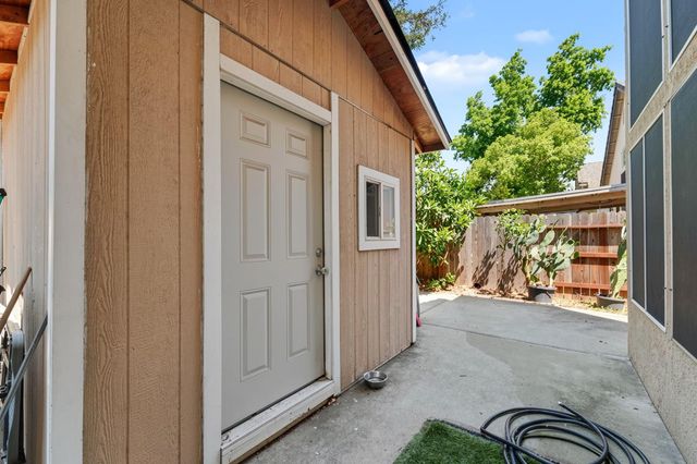 8662 Bluefield Way, Sacramento, CA 95823