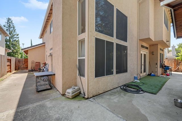 8662 Bluefield Way, Sacramento, CA 95823