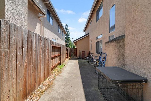 8662 Bluefield Way, Sacramento, CA 95823