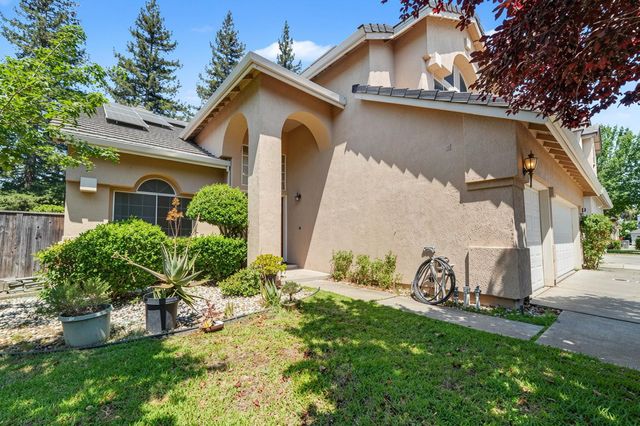 8662 Bluefield Way, Sacramento, CA 95823