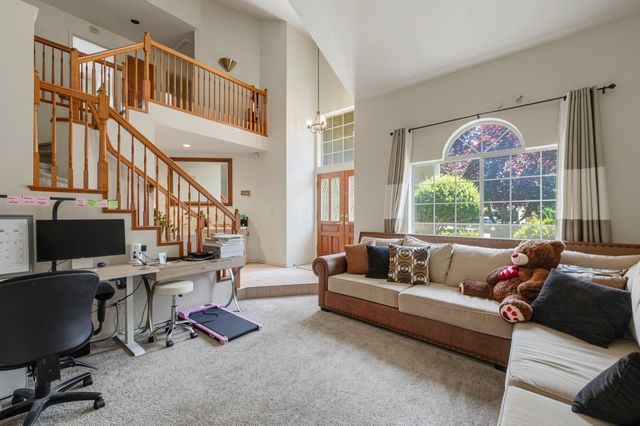 8662 Bluefield Way, Sacramento, CA 95823