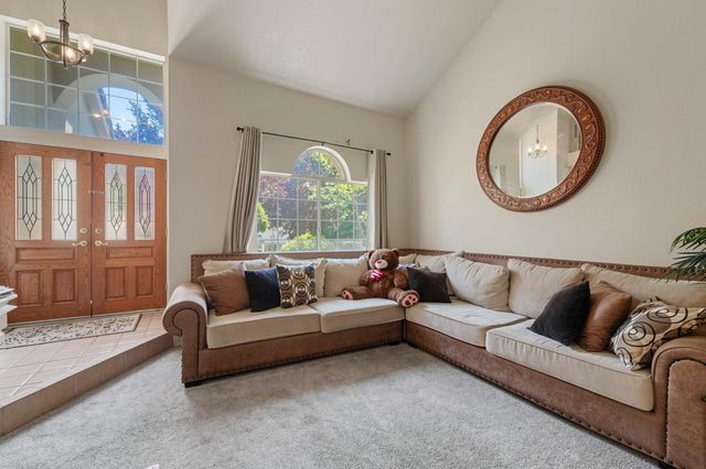 8662 Bluefield Way, Sacramento, CA 95823